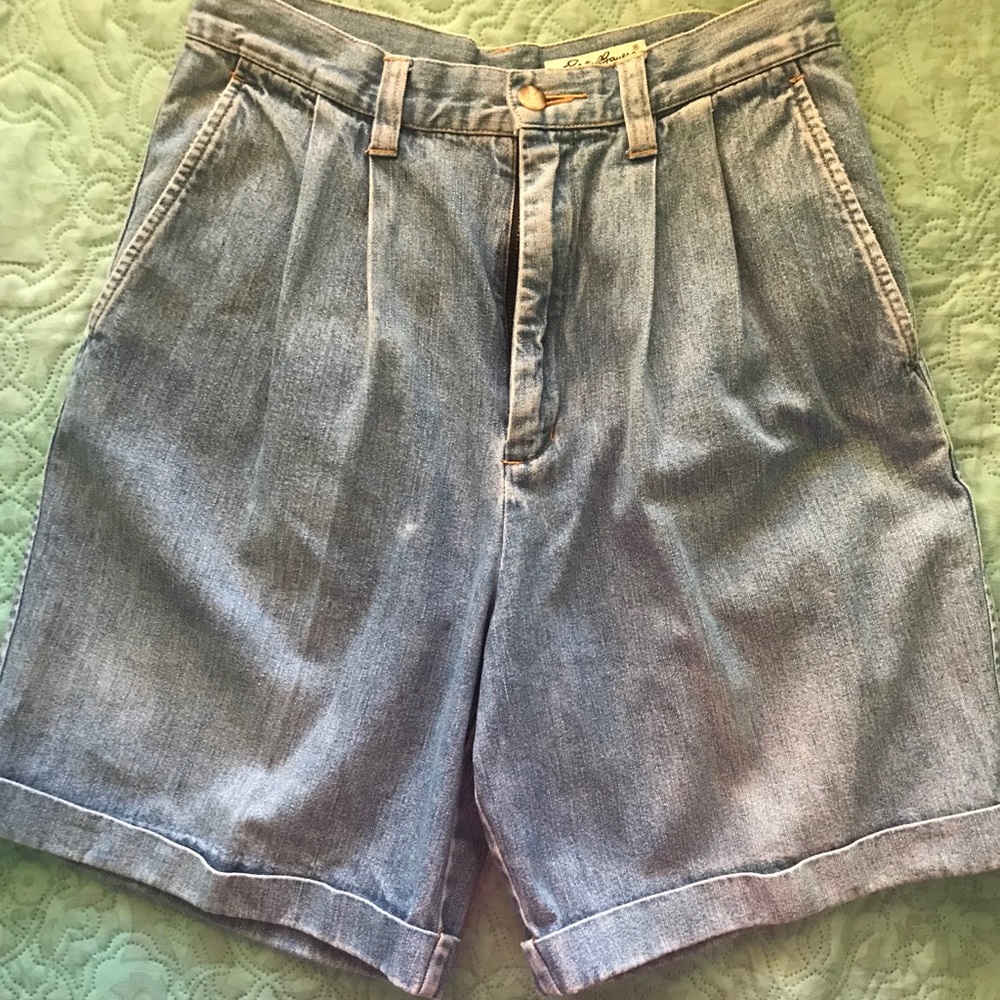 Eddie Bauer pleated high rise shorts!